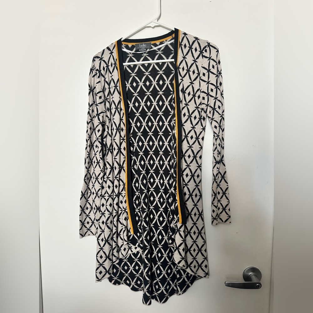 Stylish artsy diamond pattern knit cardigan size M
